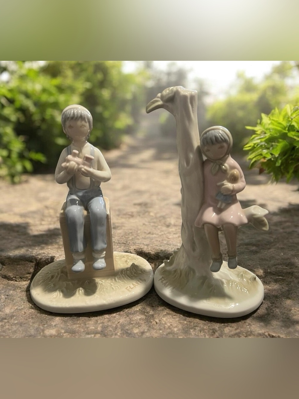 2 Vintage porcelain figurines by Flavia
Weedn depicting children.